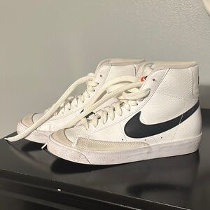 Nike White and Black Leather Sneakers